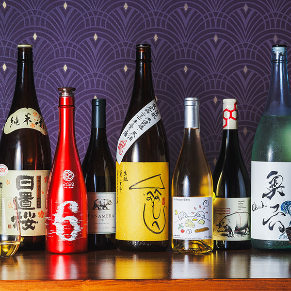 全国の日本酒が並ぶ写真